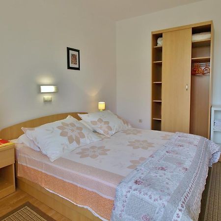 Apartments Eufemija ラブ エクステリア 写真