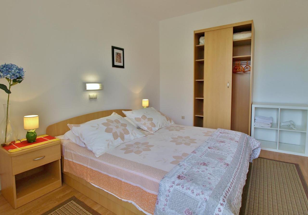 Apartments Eufemija ラブ エクステリア 写真