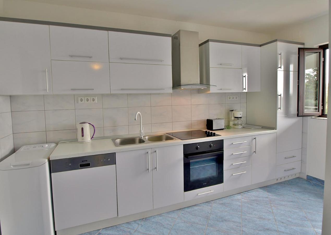Apartments Eufemija ラブ エクステリア 写真