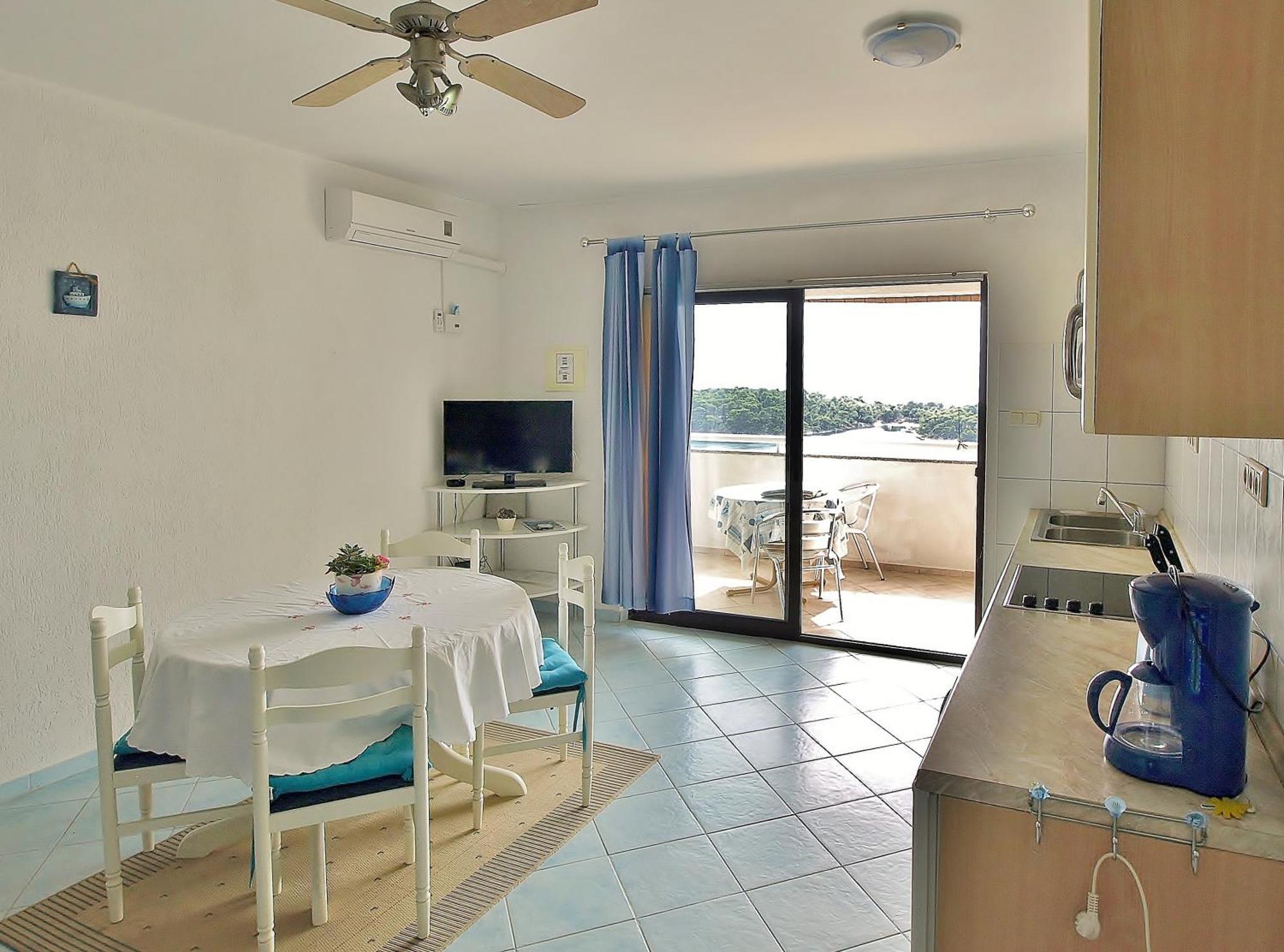 Apartments Eufemija ラブ エクステリア 写真